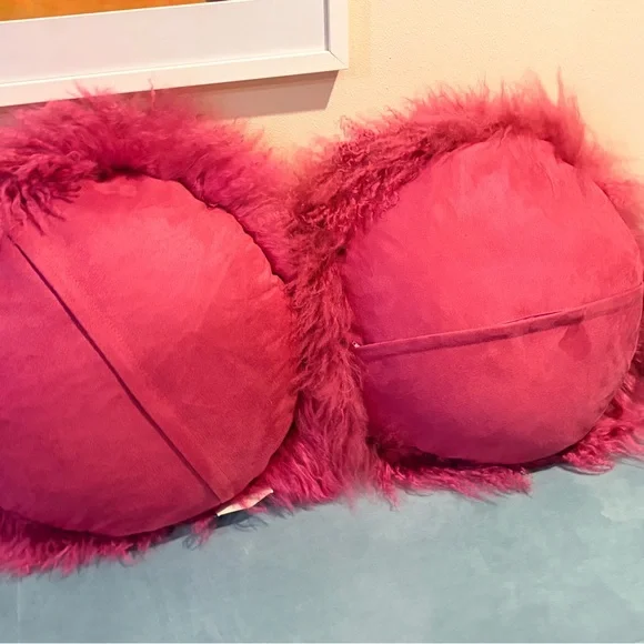 Z Gallerie Mongolian fur Fuchsia Fluffy round Accent Pillows - Picture 2 of 7